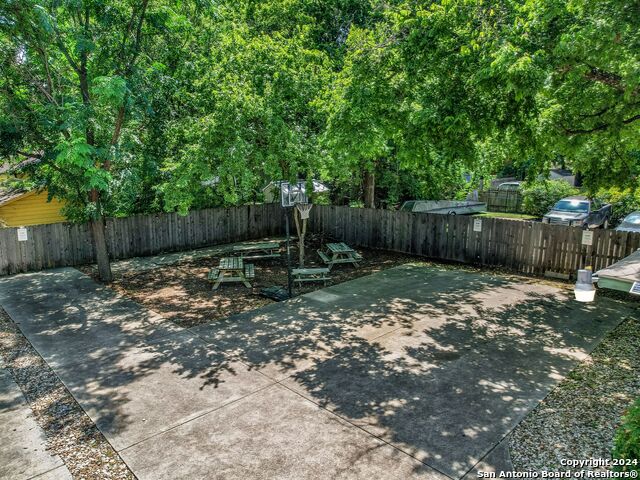 Listing photo id 21 for 1509 Koenig W