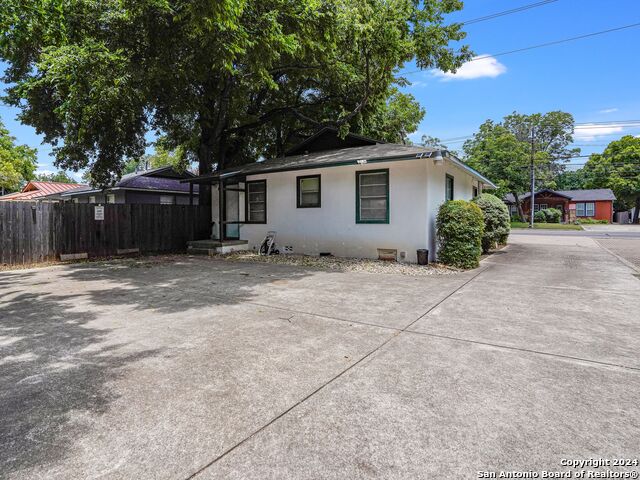 Listing photo id 28 for 1509 Koenig W