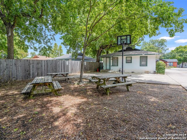 Listing photo id 29 for 1509 Koenig W