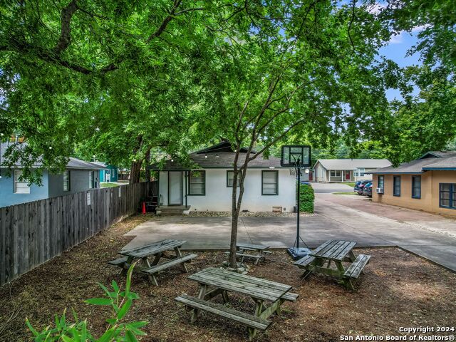 Listing photo id 2 for 1509 Koenig W