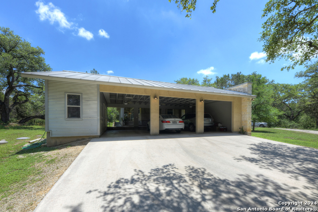 Listing photo id 21 for 3130 River Oaks Dr