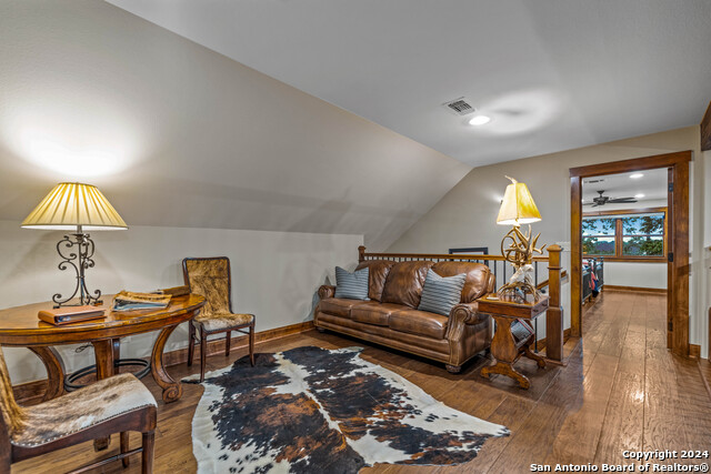 Listing photo id 15 for 1678 Deer Hollow