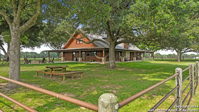 Listing photo id 20 for 1678 Deer Hollow