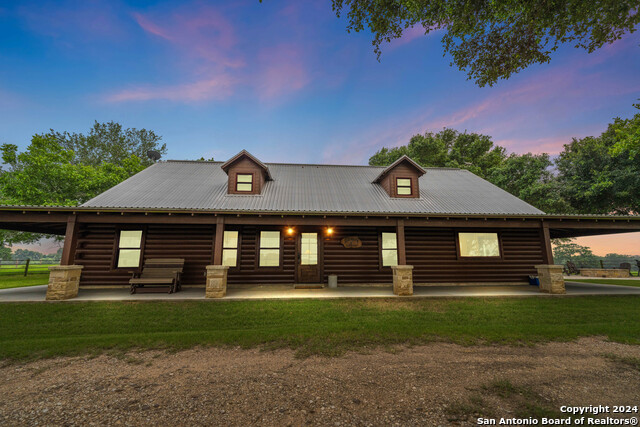 Listing photo id 1 for 1678 Deer Hollow