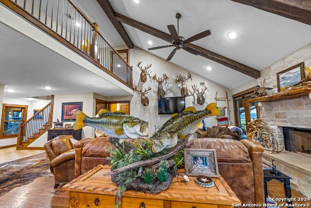 Listing photo id 4 for 1678 Deer Hollow