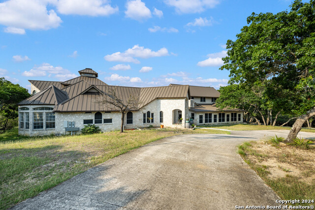 Listing photo id 21 for 128 Sabine Rd