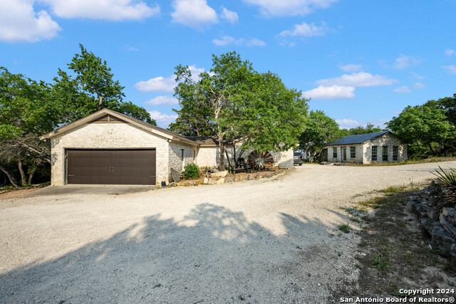 Listing photo id 22 for 128 Sabine Rd