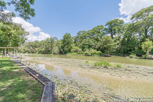 Listing photo id 10 for 140 Bandit Beach Rd