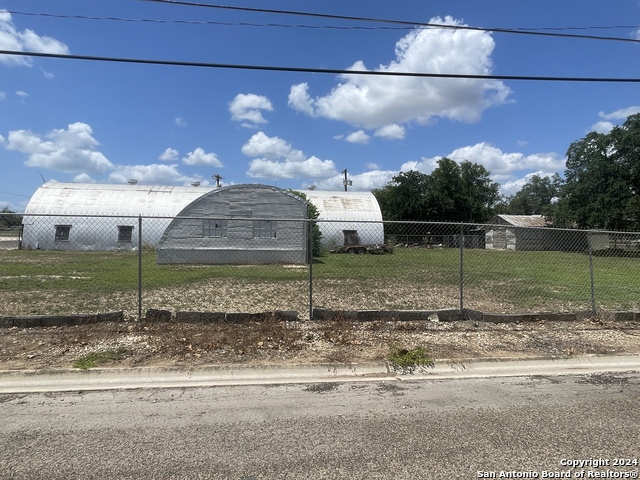 Listing photo id 5 for 1905 Avenue R