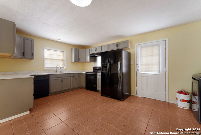 Image 12 of 31 For 319 Coyol St