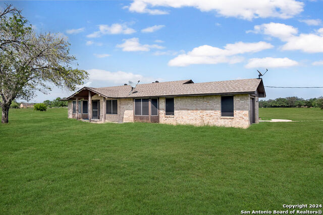 Details for 332 County Road 763, Devine, TX 78016