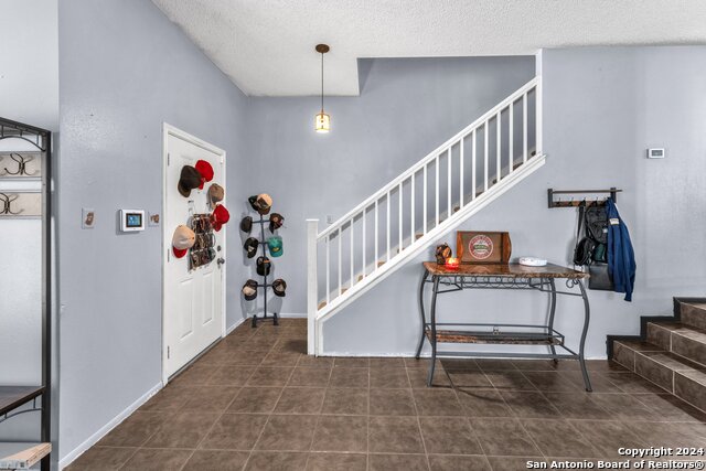 Image 7 of 26 For 9551 Maidenstone Dr