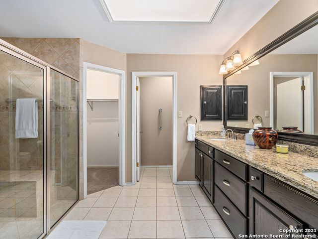 Image 21 of 29 For 13839 Susancrest Dr