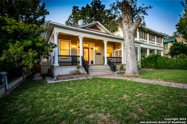 Listing photo id 3 for 423 Magnolia Ave W 2