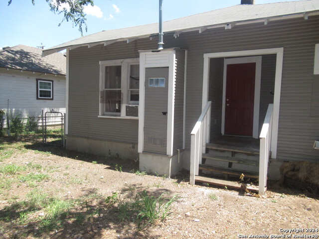 Image 18 of 21 For 1719 Hays St