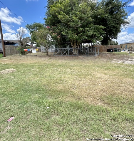 Listing photo id 2 for 3274 Interstate 35