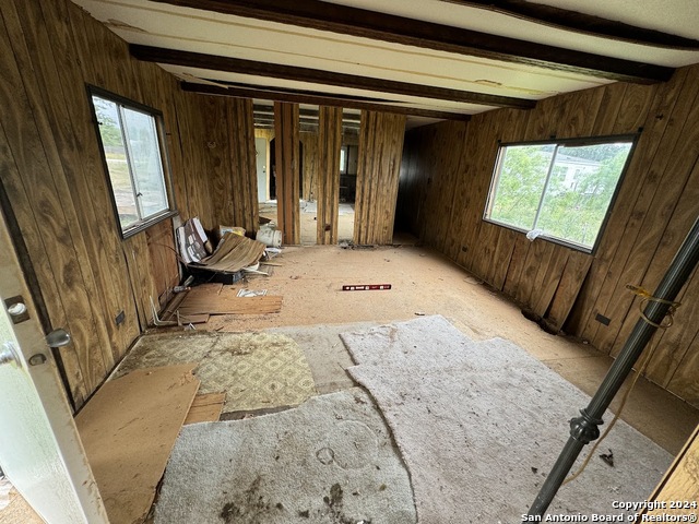 Listing photo id 1 for 562 Siesta Dr