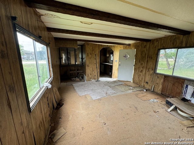 Listing photo id 2 for 562 Siesta Dr