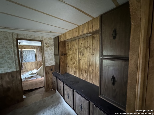 Listing photo id 4 for 562 Siesta Dr