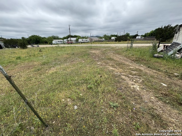 Listing photo id 5 for 562 Siesta Dr
