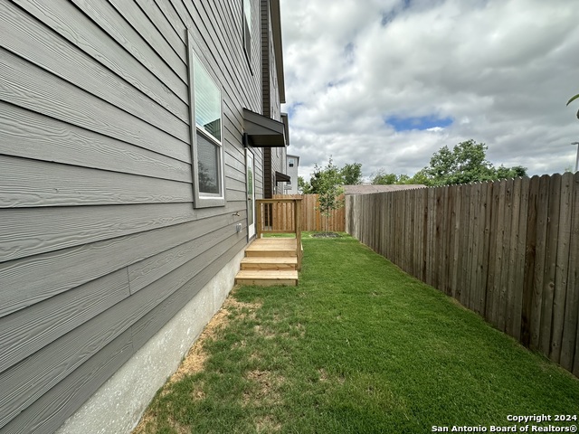 Image 14 of 15 For 1618 Lawndale Dr W 8