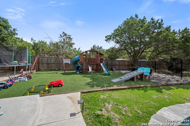 Listing photo id 37 for 26818 Harmony Hls