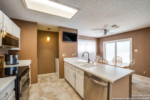 Listing photo id 8 for 5415 Kenton Fls