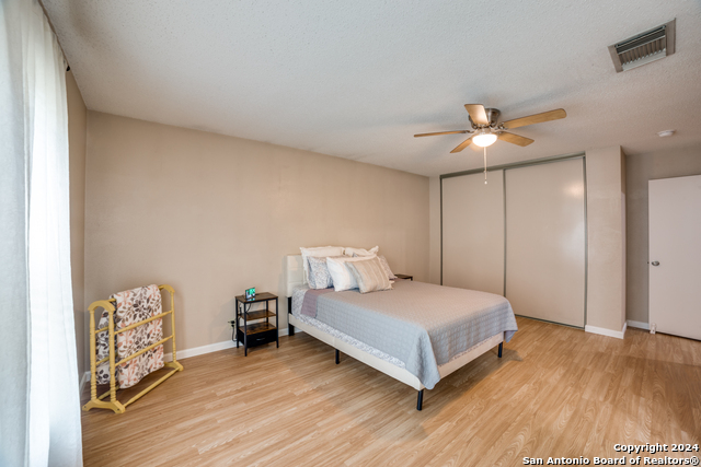 Listing photo id 15 for 5415 Kenton Fls