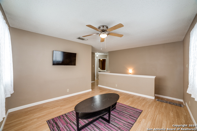 Listing photo id 18 for 5415 Kenton Fls