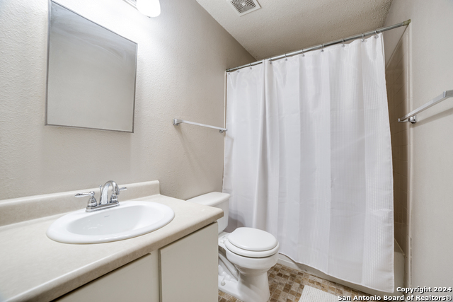 Listing photo id 23 for 5415 Kenton Fls