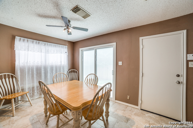 Listing photo id 5 for 5415 Kenton Fls