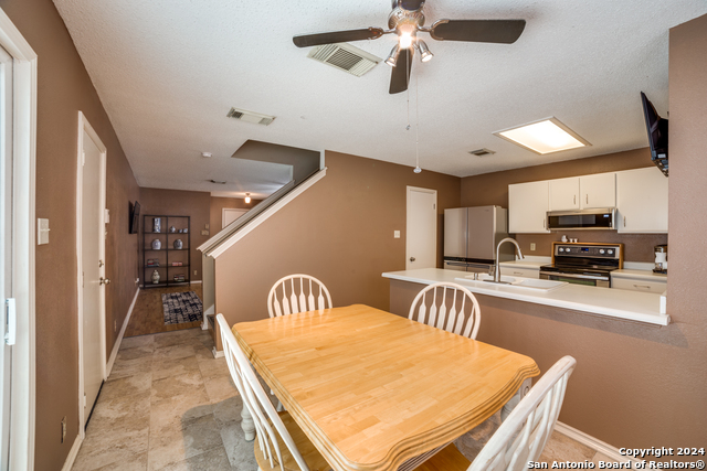 Listing photo id 7 for 5415 Kenton Fls