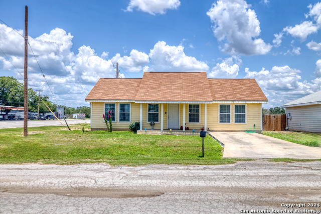 Details for 400 E Brazos St, Uvalde, TX 78801