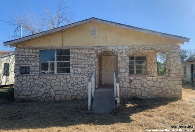 Details for 120 Plum N , Pearsall, TX 78061