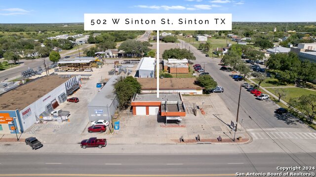 Image 3 of 21 For 502 Sinton St W