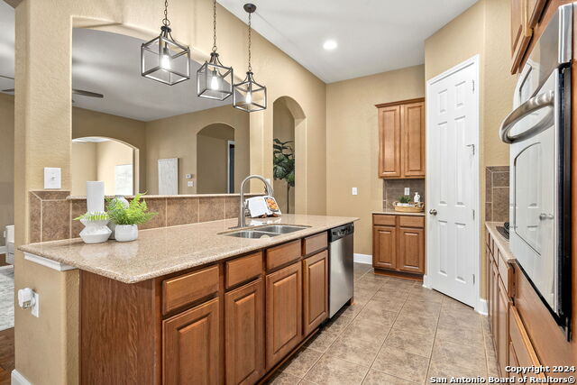 Image 14 of 39 For 23919 Waterhole Ln