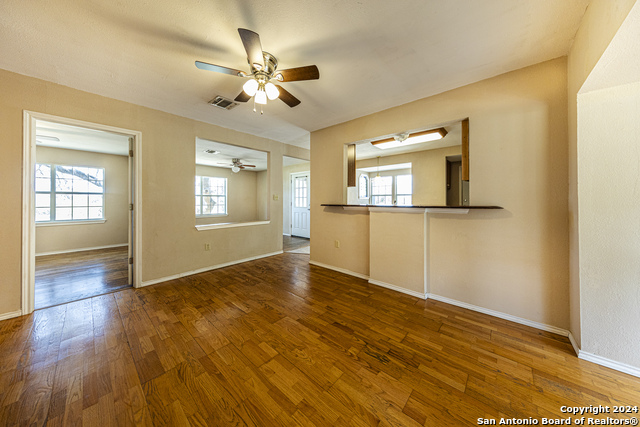 Listing photo id 9 for 11020 N Hwy 281