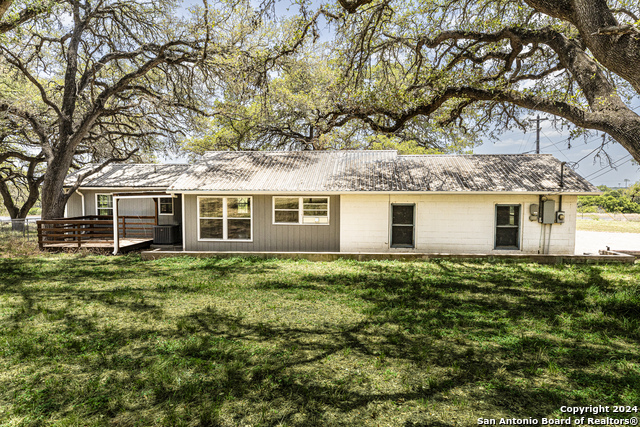 Listing photo id 13 for 11020 N Hwy 281