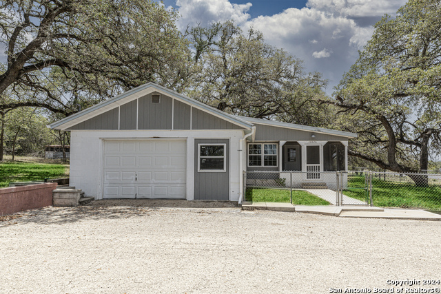 Listing photo id 6 for 11020 N Hwy 281