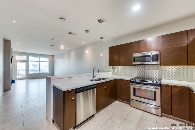 Image 2 of 23 For 17902 La Cantera Pkwy  512