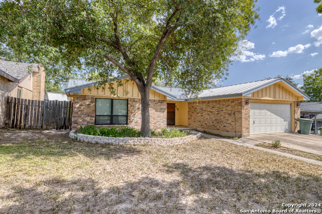 Details for 605 Leona St E, Uvalde, TX 78801