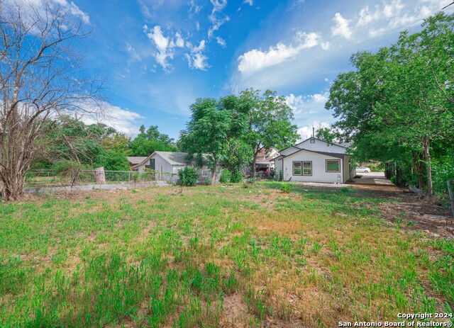 Listing photo id 29 for 1522 Gorman  