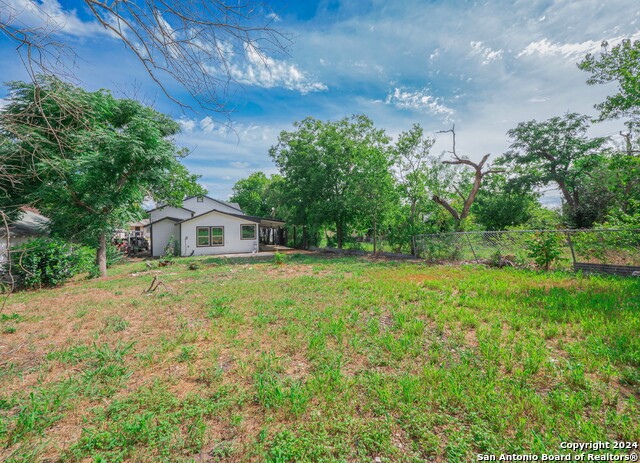 Listing photo id 30 for 1522 Gorman  