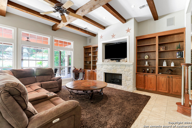 Listing photo id 10 for 22939 Central Prairie