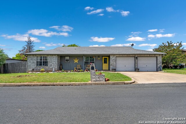 Details for 111 Green Meadows Blvd, Fredericksburg, TX 78624