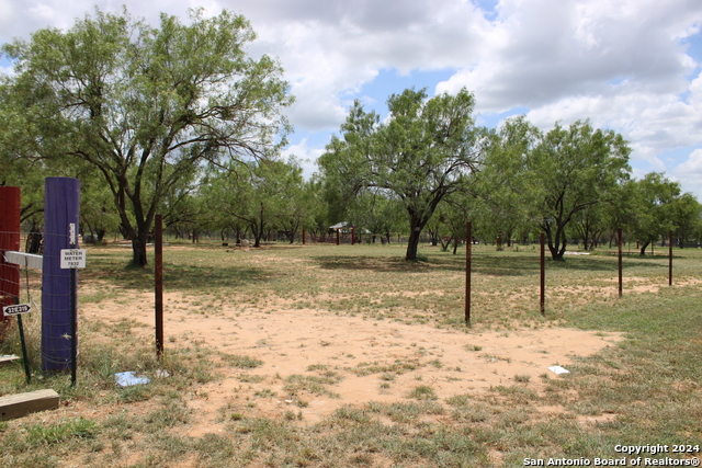 Details for 127 County Road 2672, Devine, TX 78016