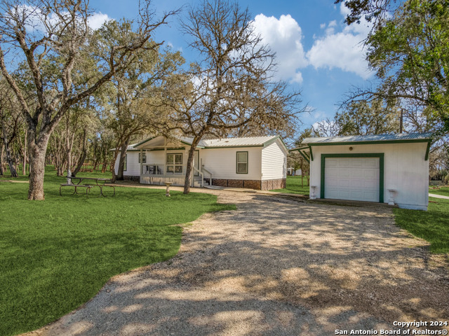 Details for 402 Galveston St, Bandera, TX 78003