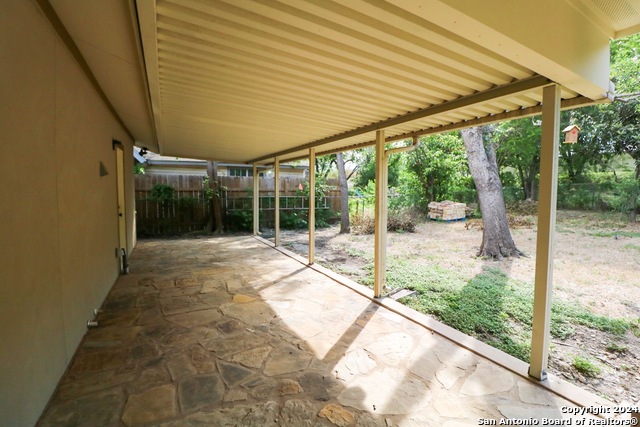 Listing photo id 27 for 7339 Canterfield Rd