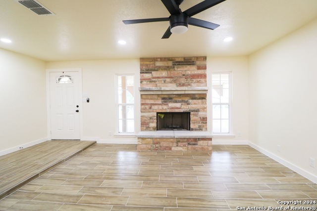 Listing photo id 3 for 7339 Canterfield Rd