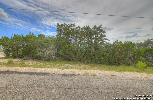 Listing photo id 14 for 283 Bluebonnet Breeze